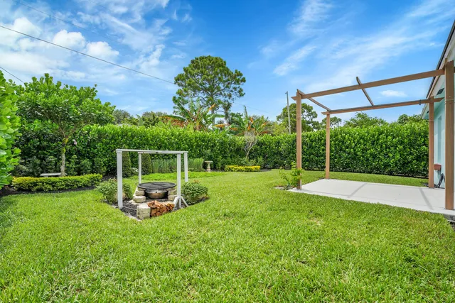 $399,999 | 5715 Southeast Pine Drive, Stuart, FL 34997