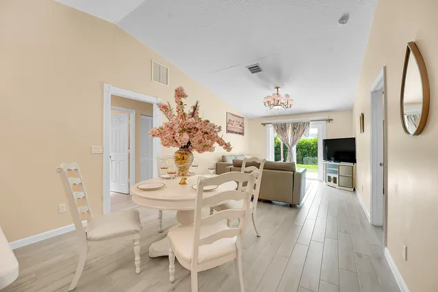 $399,999 | 5715 Southeast Pine Drive, Stuart, FL 34997