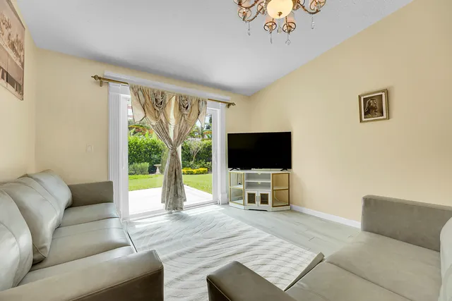 $399,999 | 5715 Southeast Pine Drive, Stuart, FL 34997