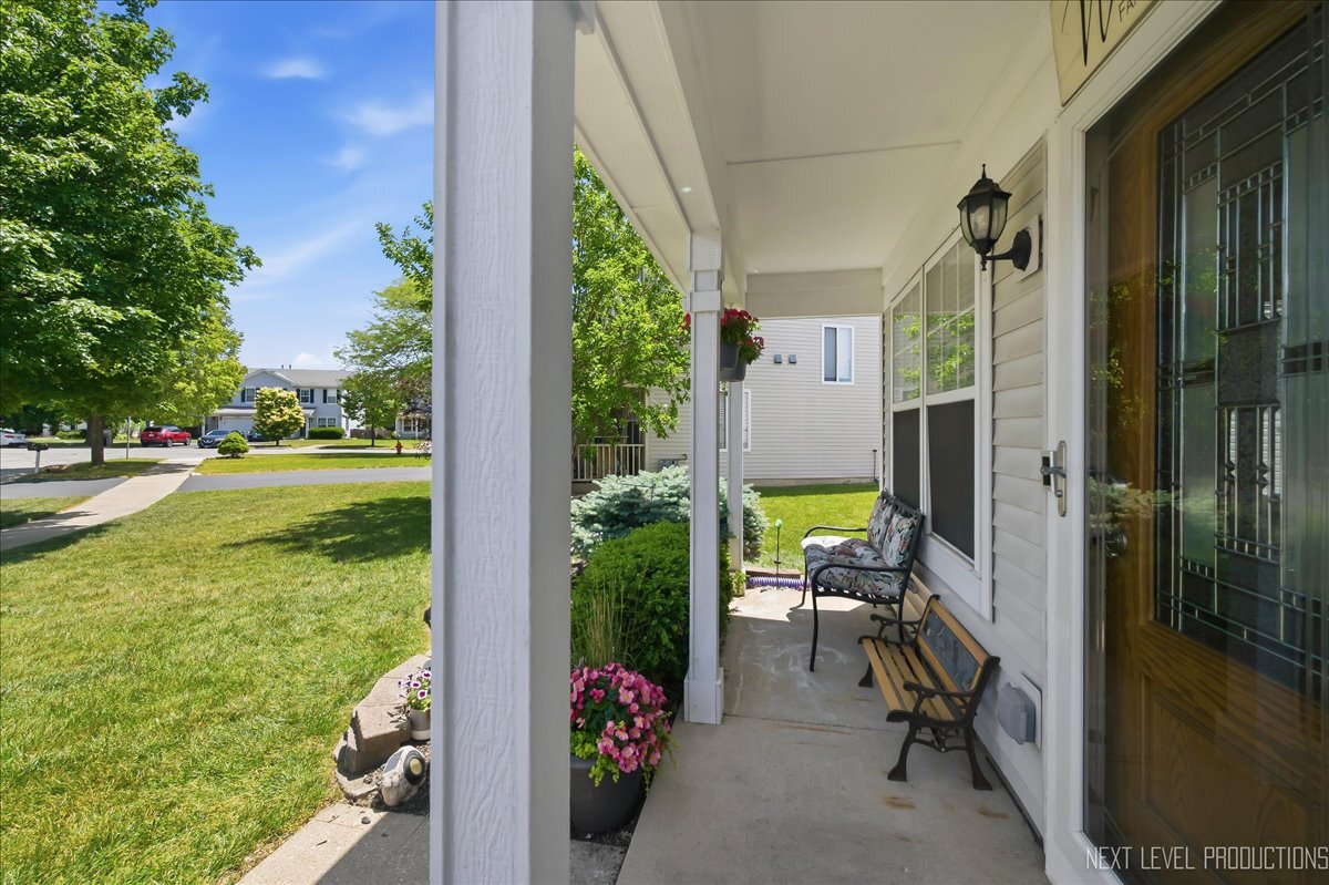 2810 Ledgestone Court Naperville, IL 60564 - Photo 3 of 36