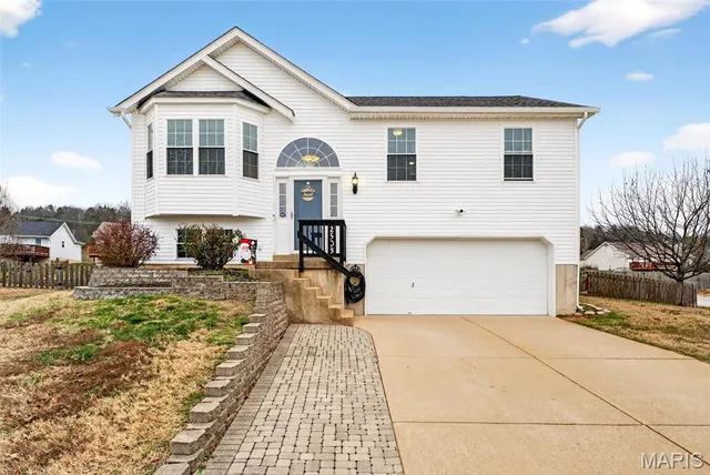 $279,900 | 2503 Waterfront Court, Imperial, MO 63052