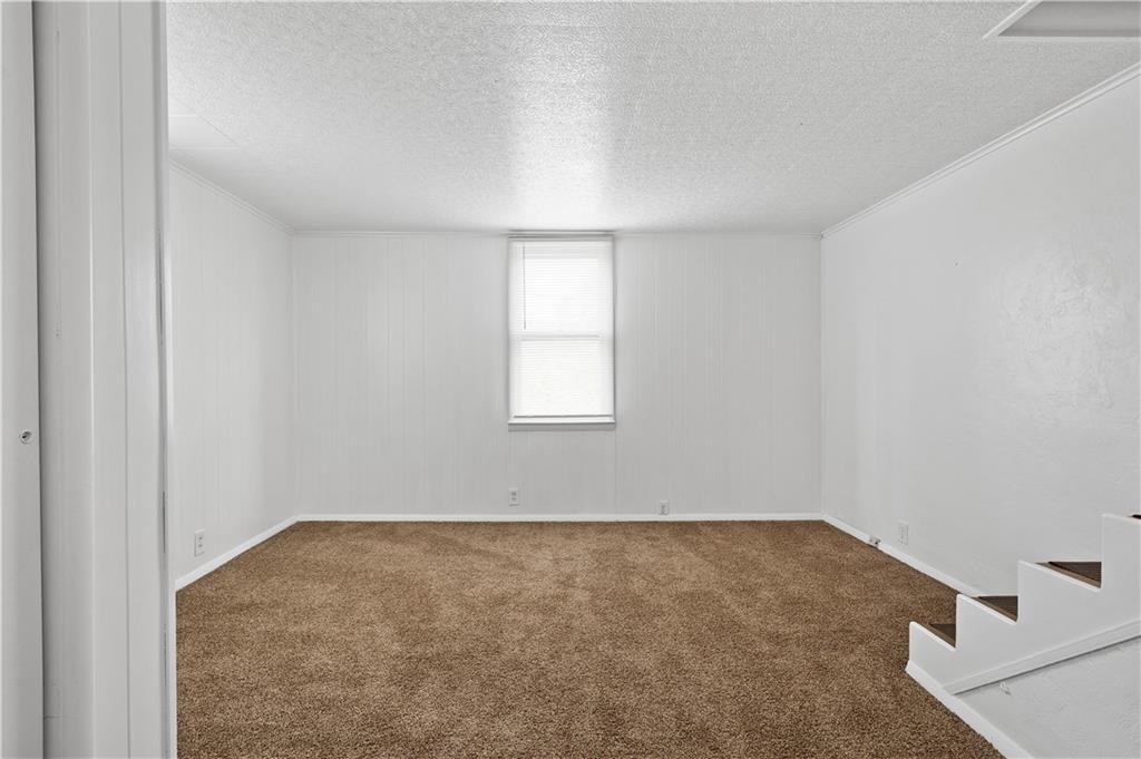 401 Upper Road Pittsburgh, PA 15228 - Photo 11 of 32 an empty room with a window