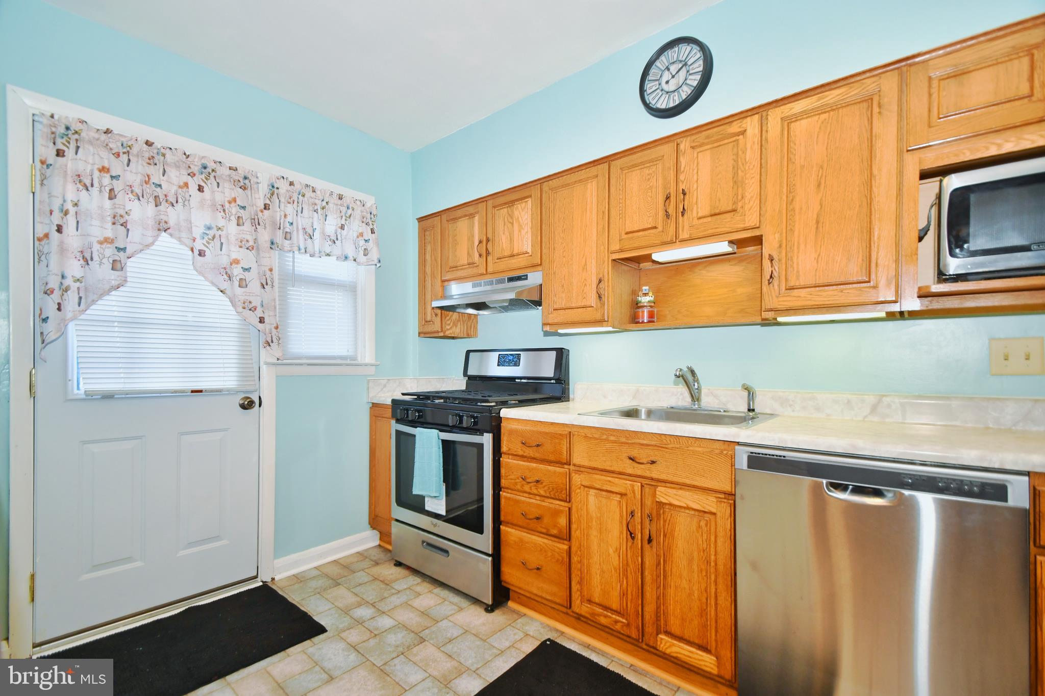 8004 Wallace Road Baltimore, MD 21222 - Photo 12 of 38 Kitchen