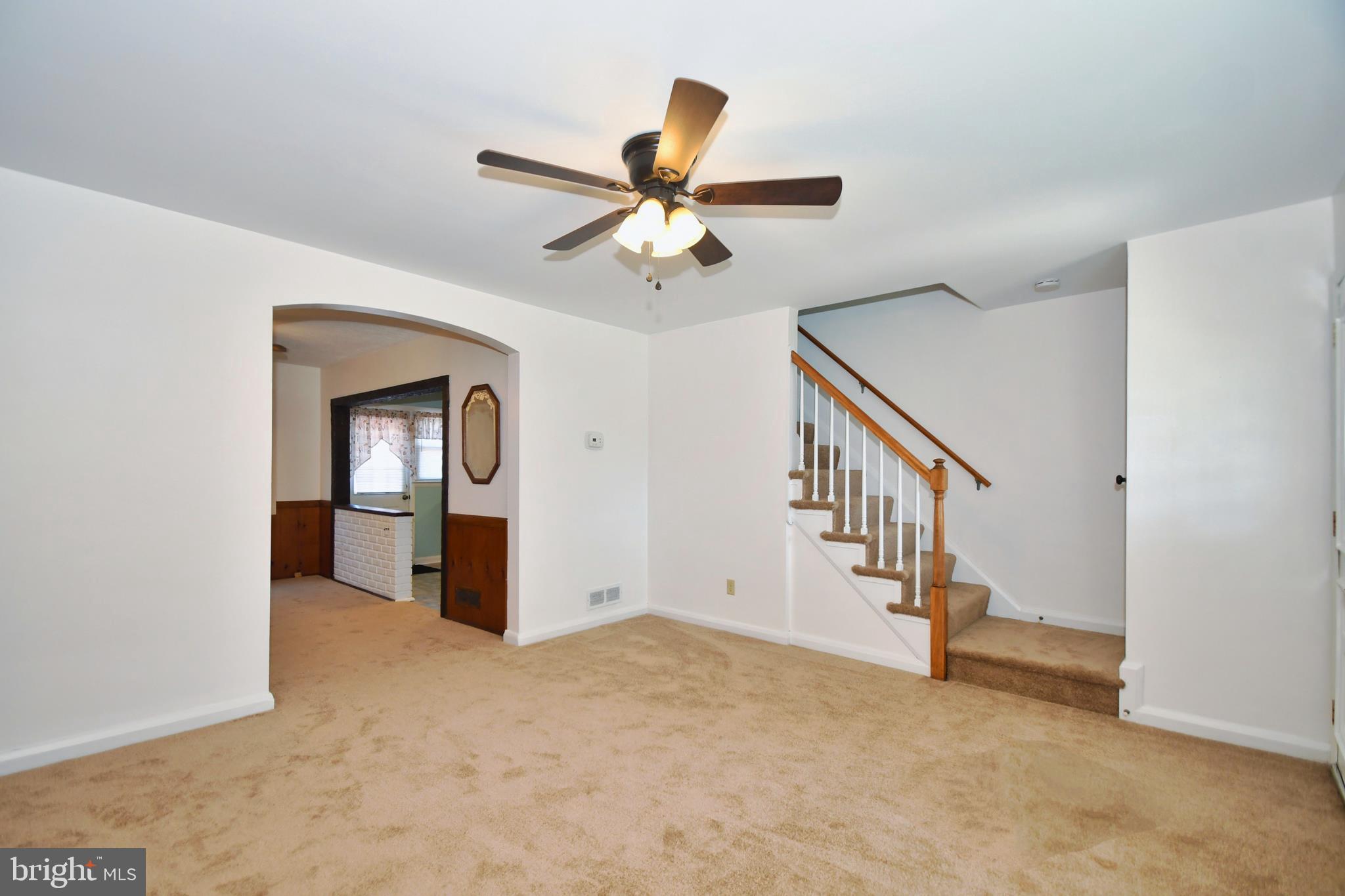 8004 Wallace Road Baltimore, MD 21222 - Photo 3 of 38 Living Room