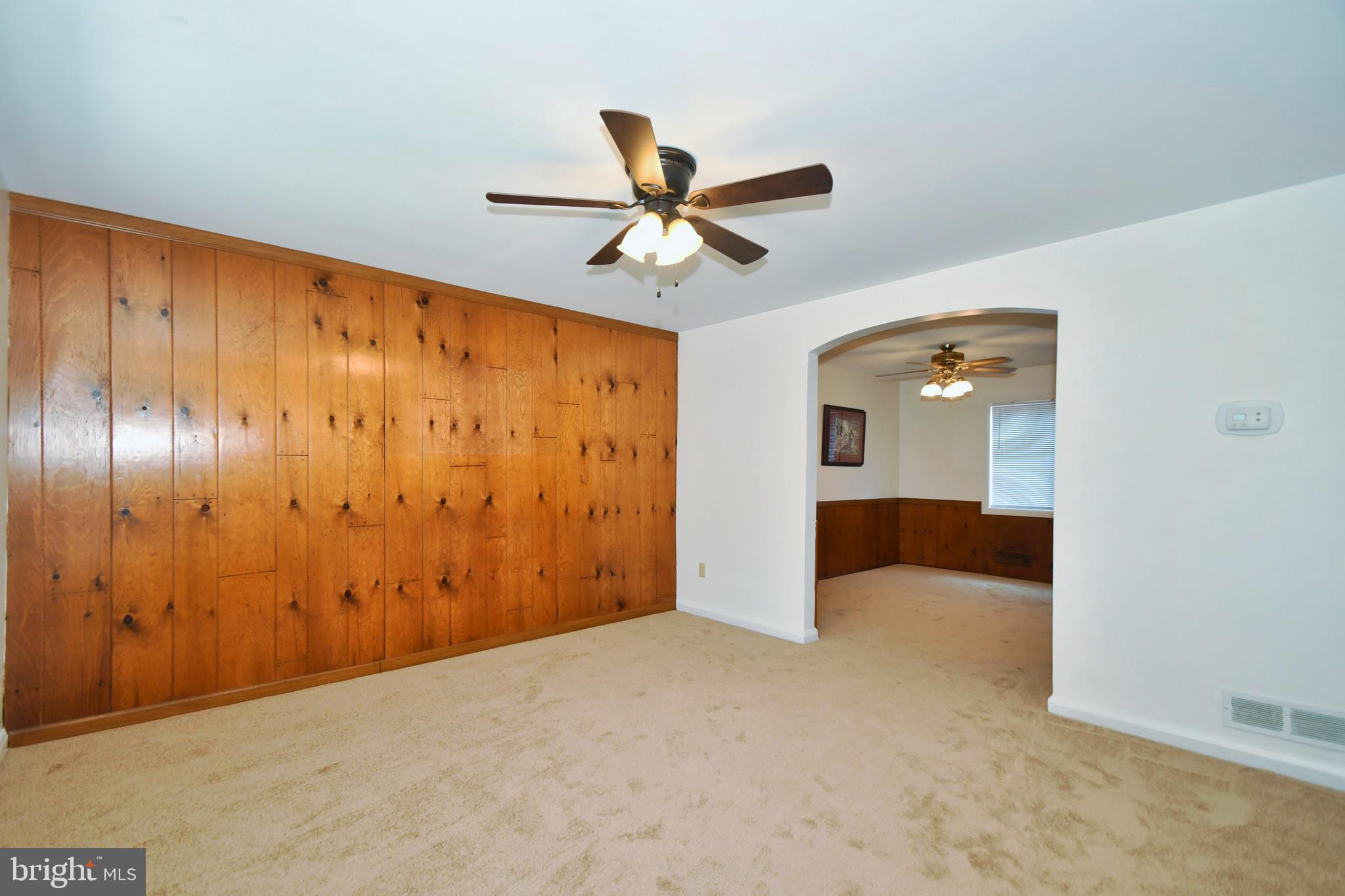 8004 Wallace Road Baltimore, MD 21222 - Photo 5 of 38 Living Room
