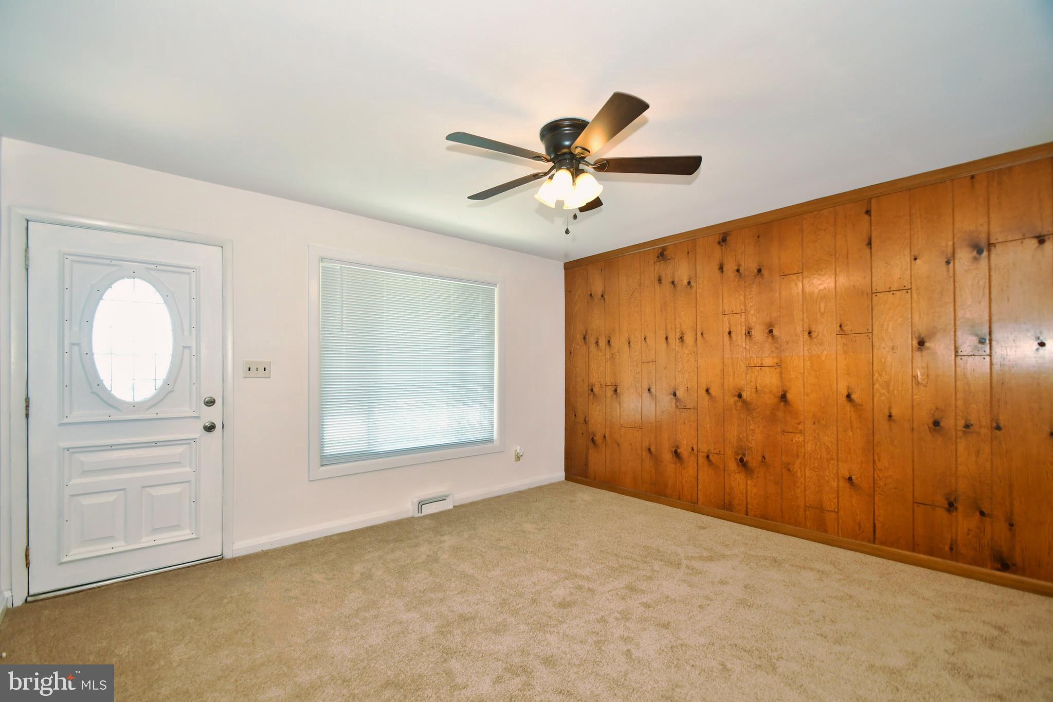 8004 Wallace Road Baltimore, MD 21222 - Photo 6 of 38 Living Room