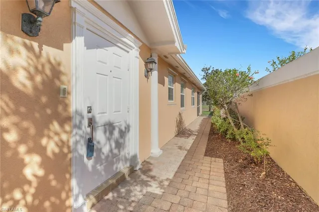 a view of a pathway with a yard