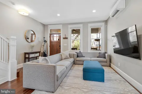 $1,200,000 | 503 I Street Northeast, Washington, DC 20002