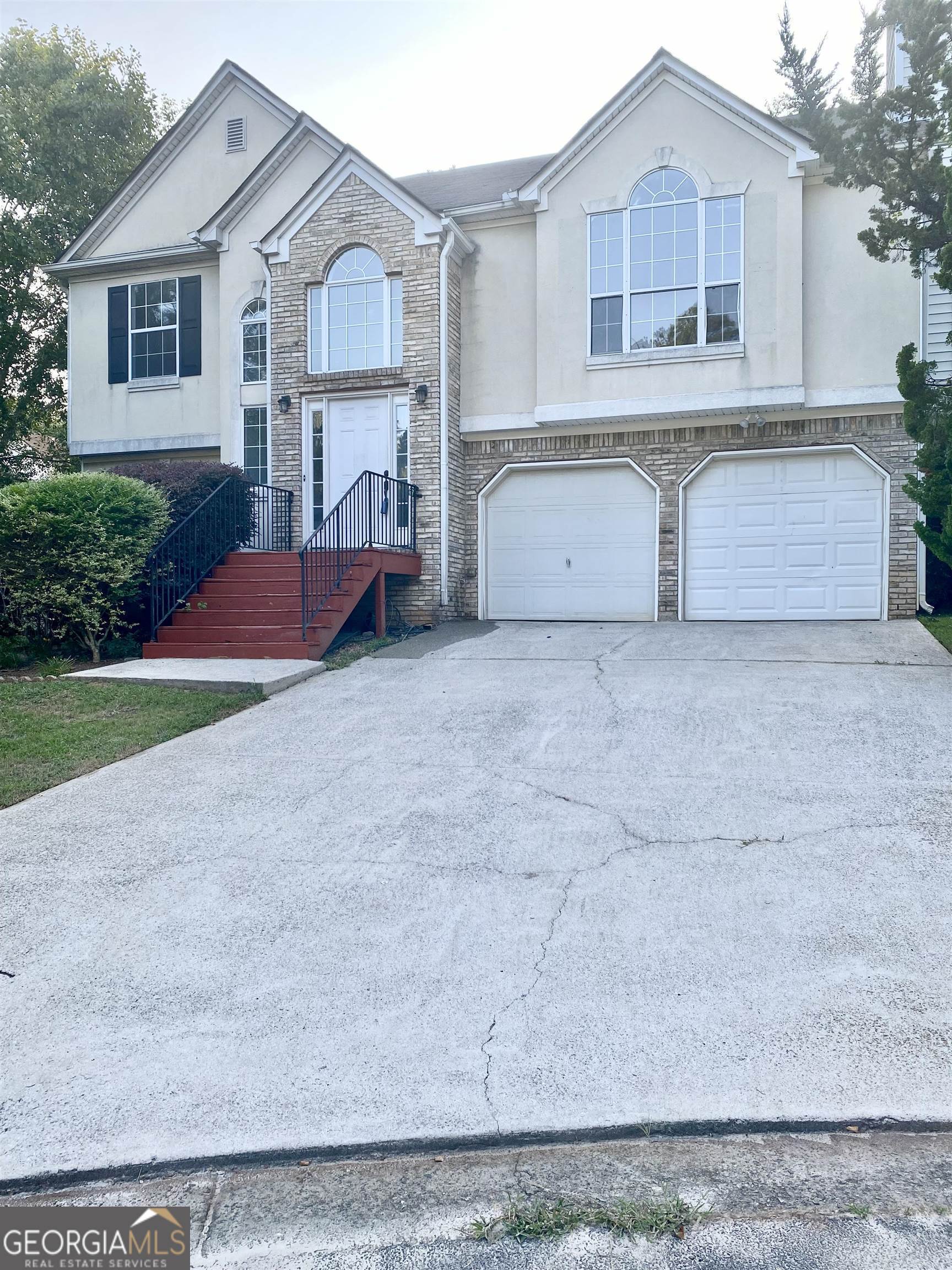 a view of house and outdoor space