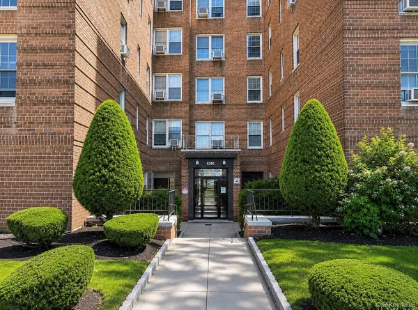 $438,000 | 63-85 Woodhaven Boulevard, Unit 5A2 | Rego Park