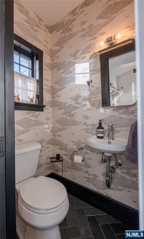 36 Clarendon Place Bloomfield, NJ 07003 - Photo 18 of 48 a bathroom with a toilet a sink and mirror