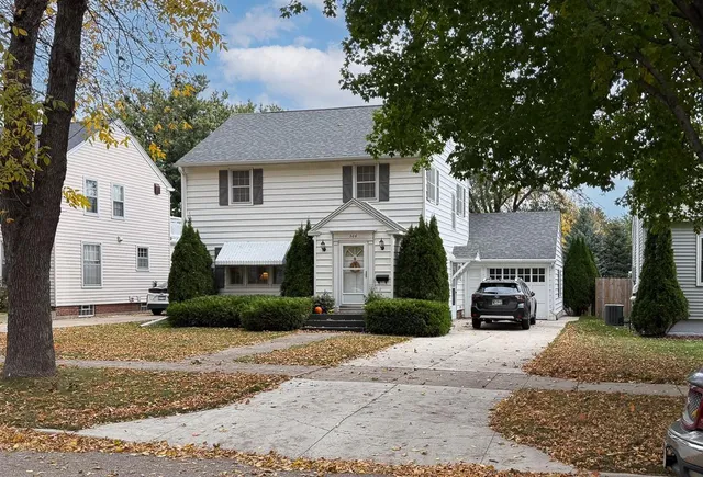 $305,000 | 306 North High Street, Marshall, MN 56258