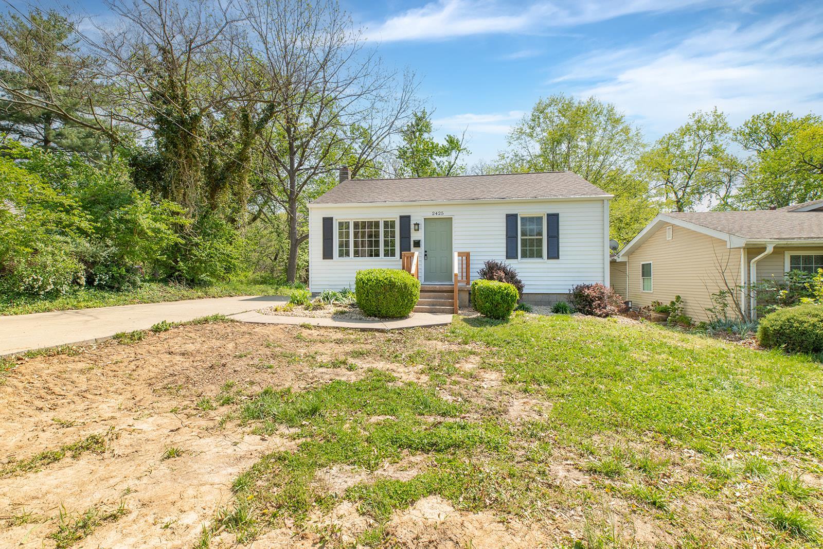 2425 Gillis Street Alton, IL 62002 - Photo 2 of 32 Gallery Image 2