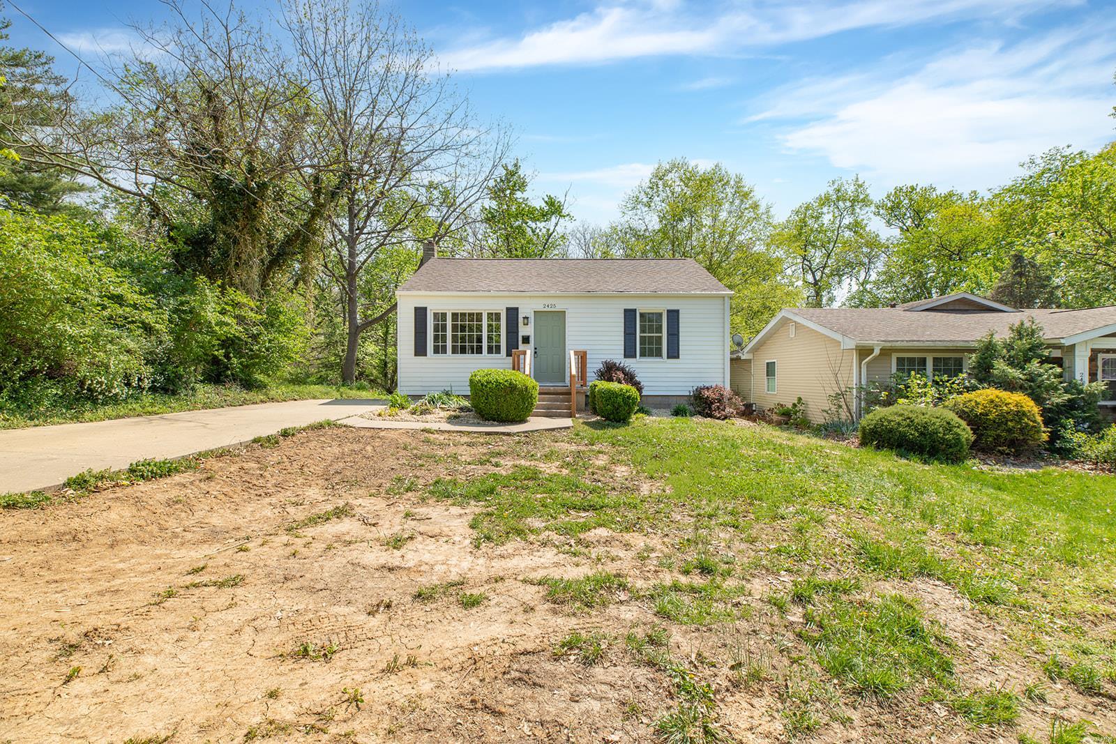 2425 Gillis Street Alton, IL 62002 - Photo 4 of 32 Gallery Image 4