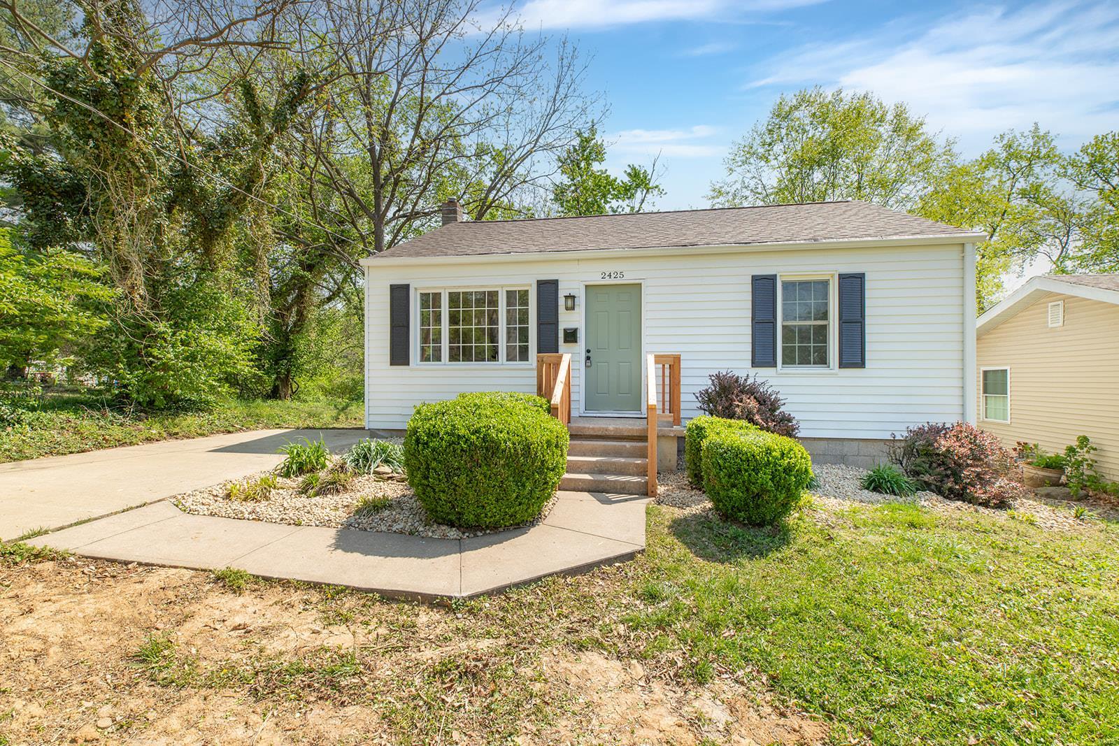 2425 Gillis Street Alton, IL 62002 - Photo 6 of 32 Gallery Image 6