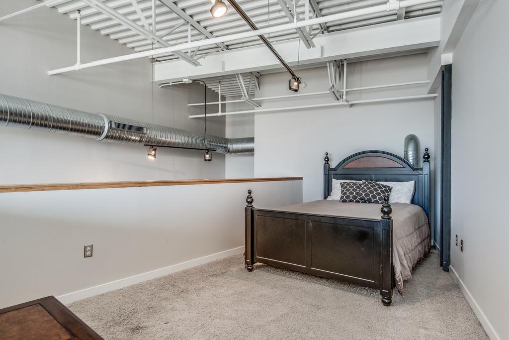 1400 Rosa L Parks Boulevard, Unit 323 Nashville, TN 37208 - Photo 18 of 25 a bedroom with a bed and a window