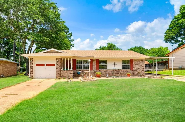 $181,900 | 2455 Kessler Drive, Paris, TX 75460