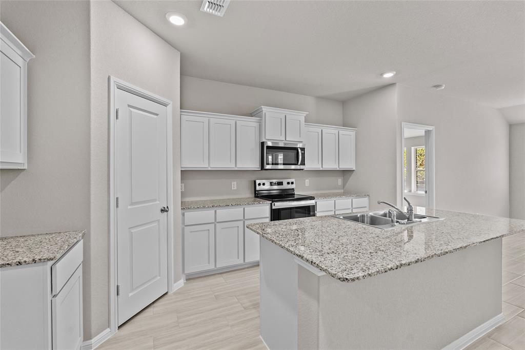 529 Marsh Street Cleburne, TX 76033 - Photo 13 of 29