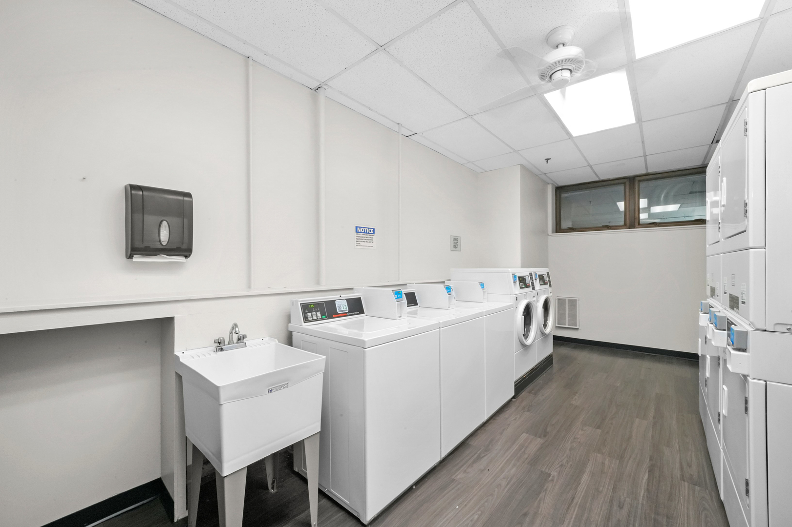 680 South Federal Street, Unit 807 Chicago, IL 60605 - Photo 15 of 17 a view of utility room with washer and dryer