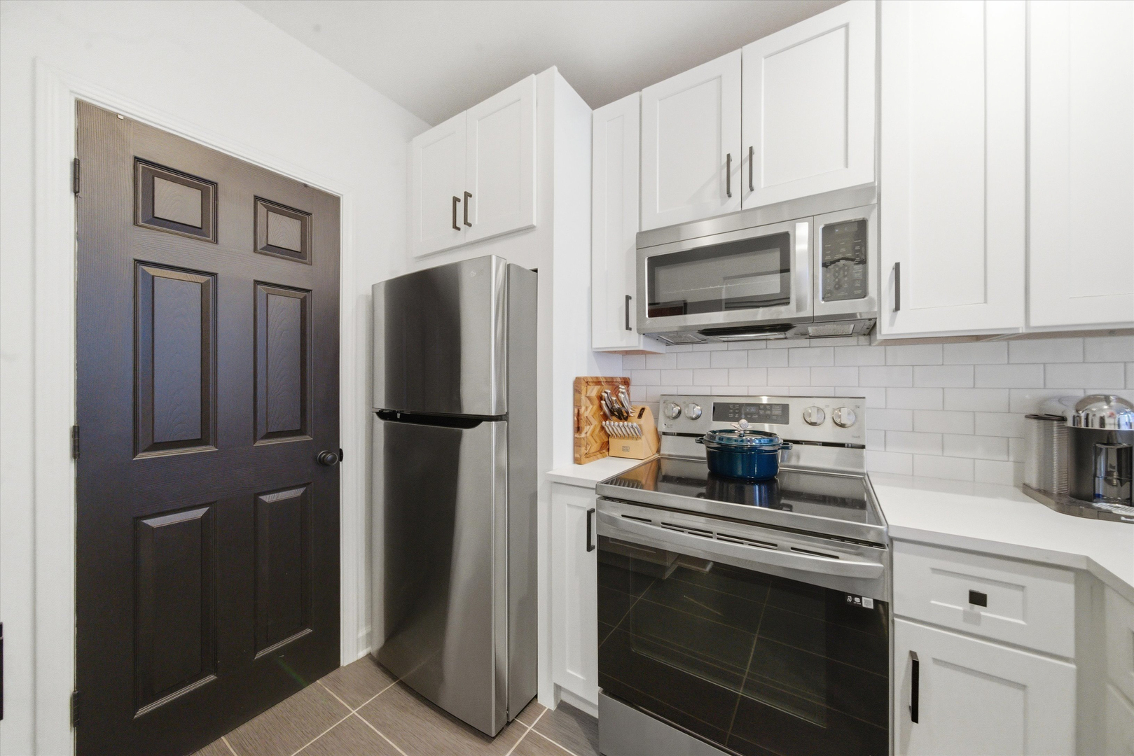 680 South Federal Street, Unit 807 Chicago, IL 60605 - Photo 4 of 17 a kitchen with stainless steel appliances granite countertop a refrigerator stove and microwave