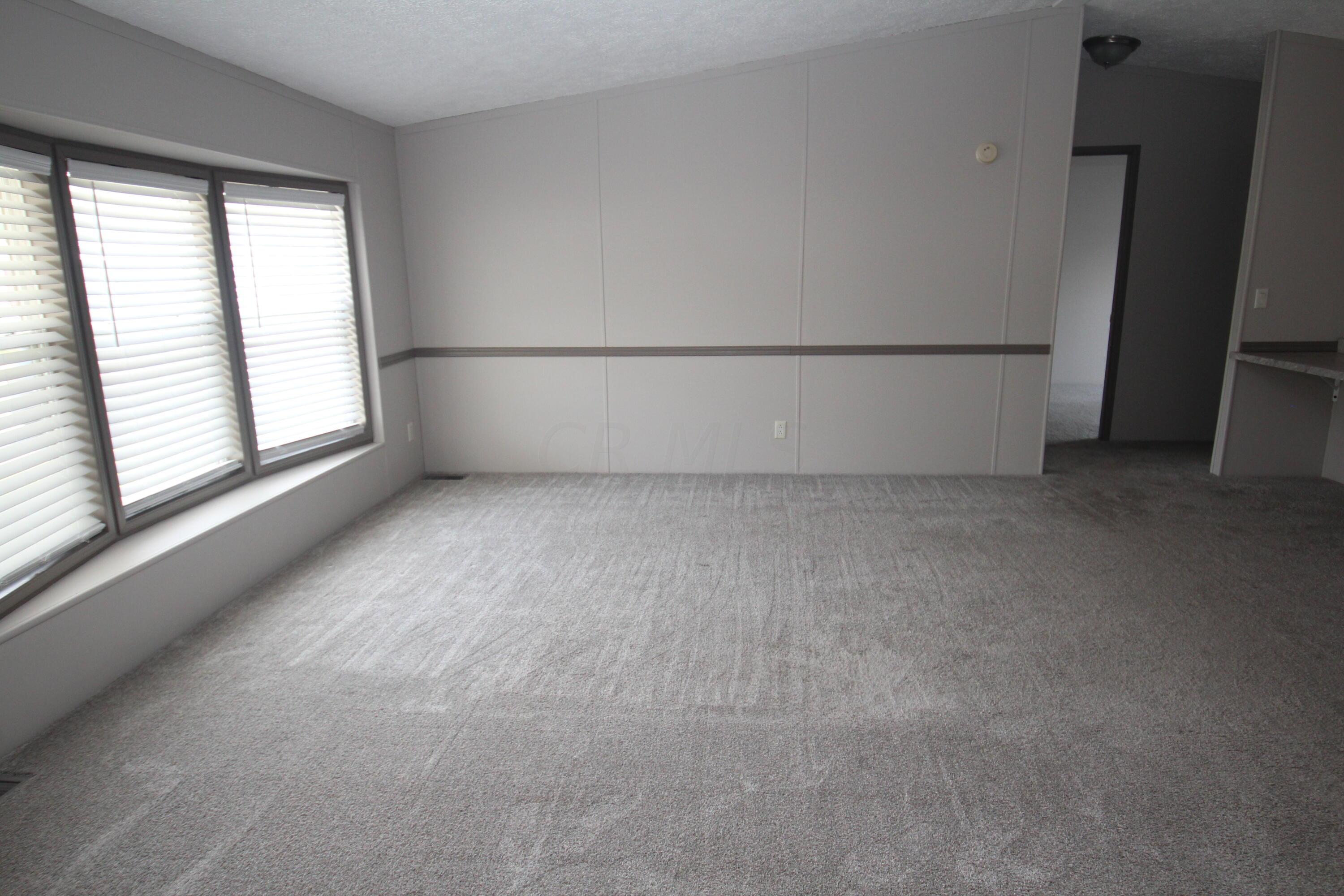 411 Doris Road Pataskala, OH 43062 - Photo 14 of 42 living area