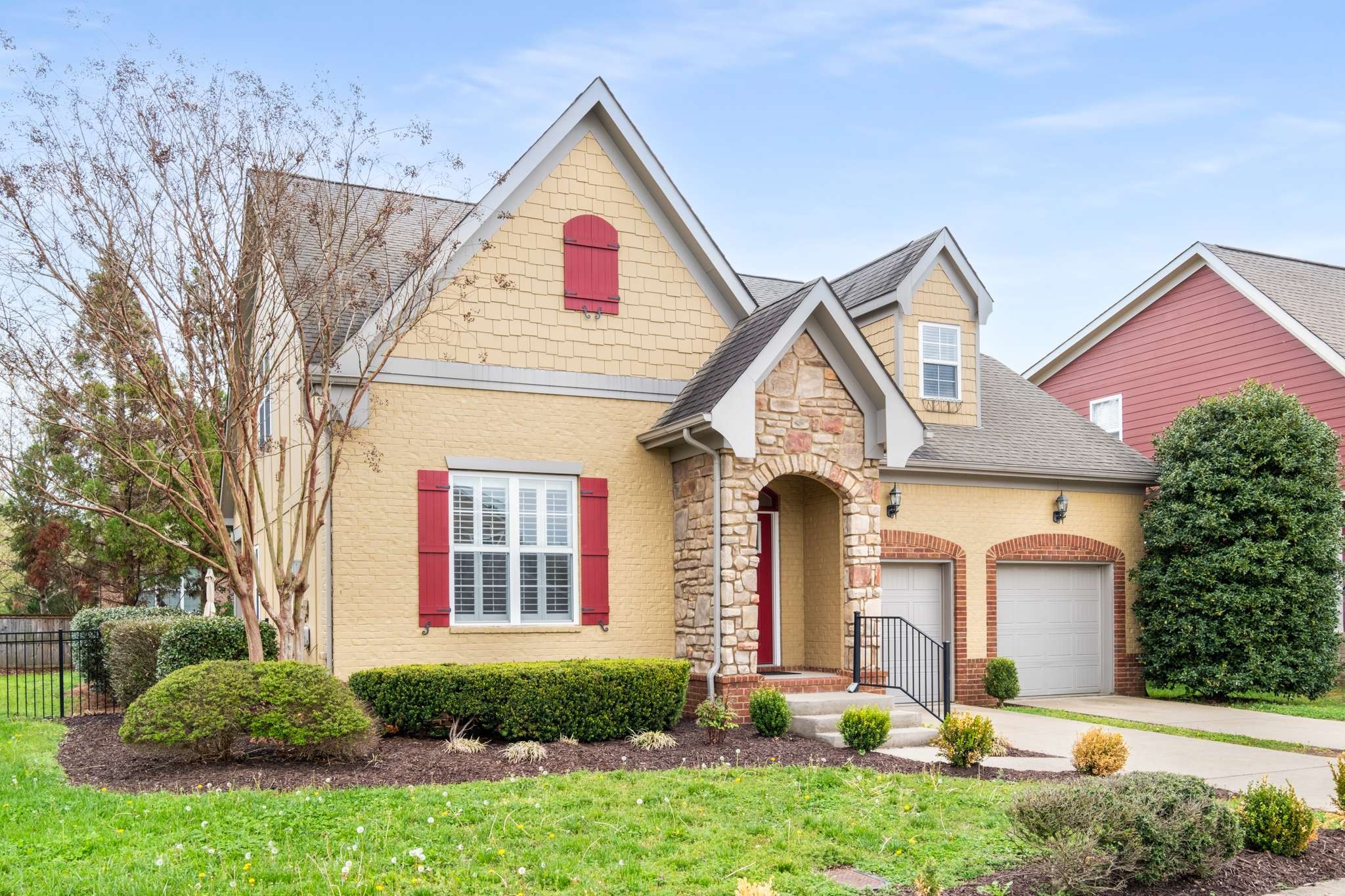 3005 Haviland Way Murfreesboro, TN 37128 - Photo 2 of 47 a front view of a house with garden