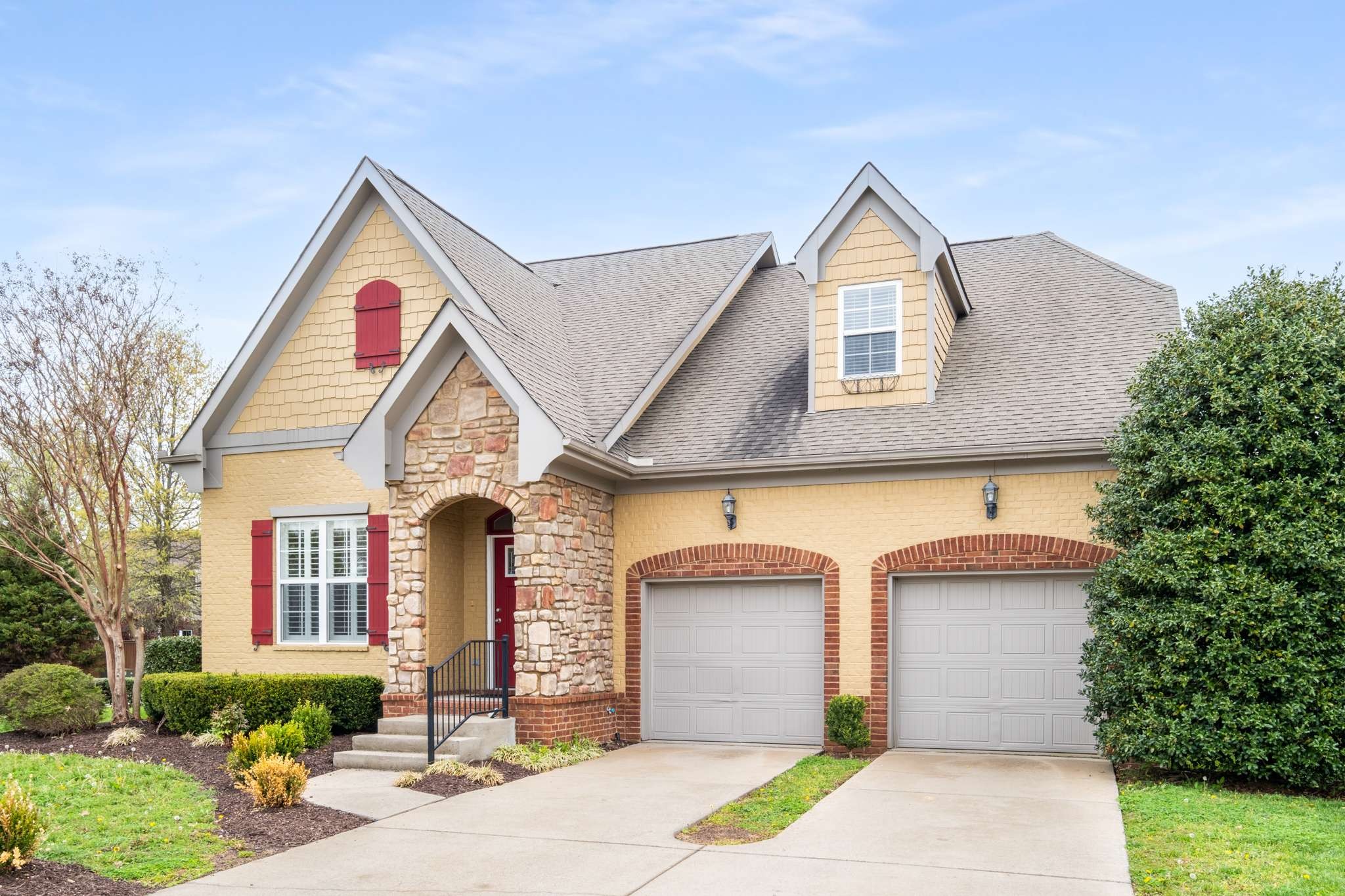 3005 Haviland Way Murfreesboro, TN 37128 - Photo 3 of 47 a front view of a house with garden