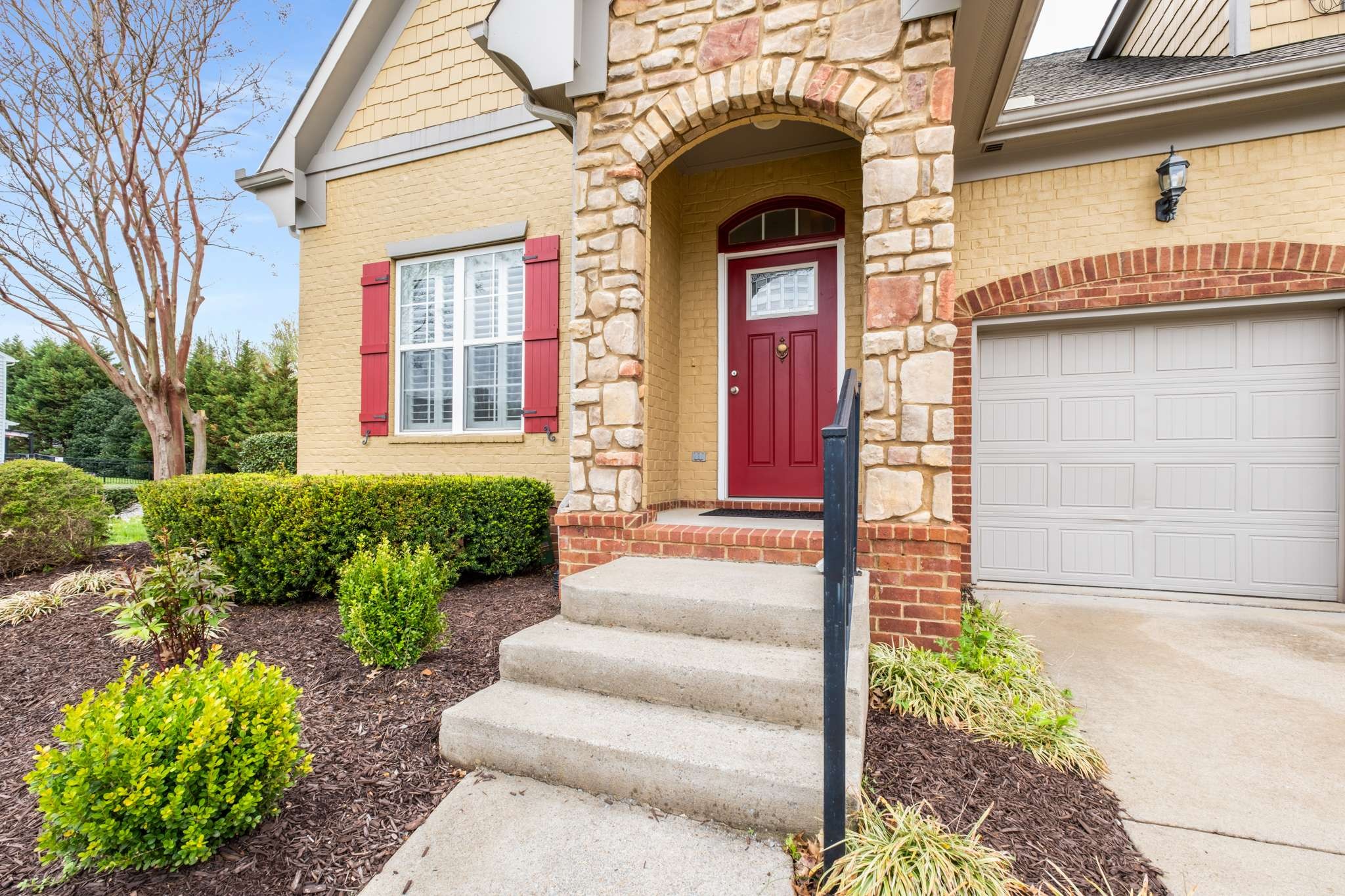 3005 Haviland Way Murfreesboro, TN 37128 - Photo 4 of 47 a front view of a house with garden