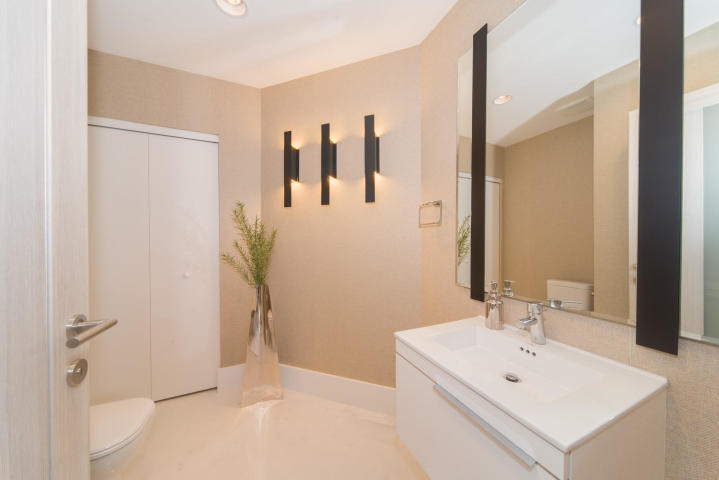 17301 Biscayne Boulevard, Unit PH7 Aventura, FL 33160 - Photo 12 of 25 12