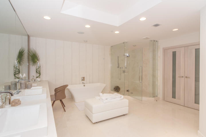 17301 Biscayne Boulevard, Unit PH7 Aventura, FL 33160 - Photo 21 of 25 21