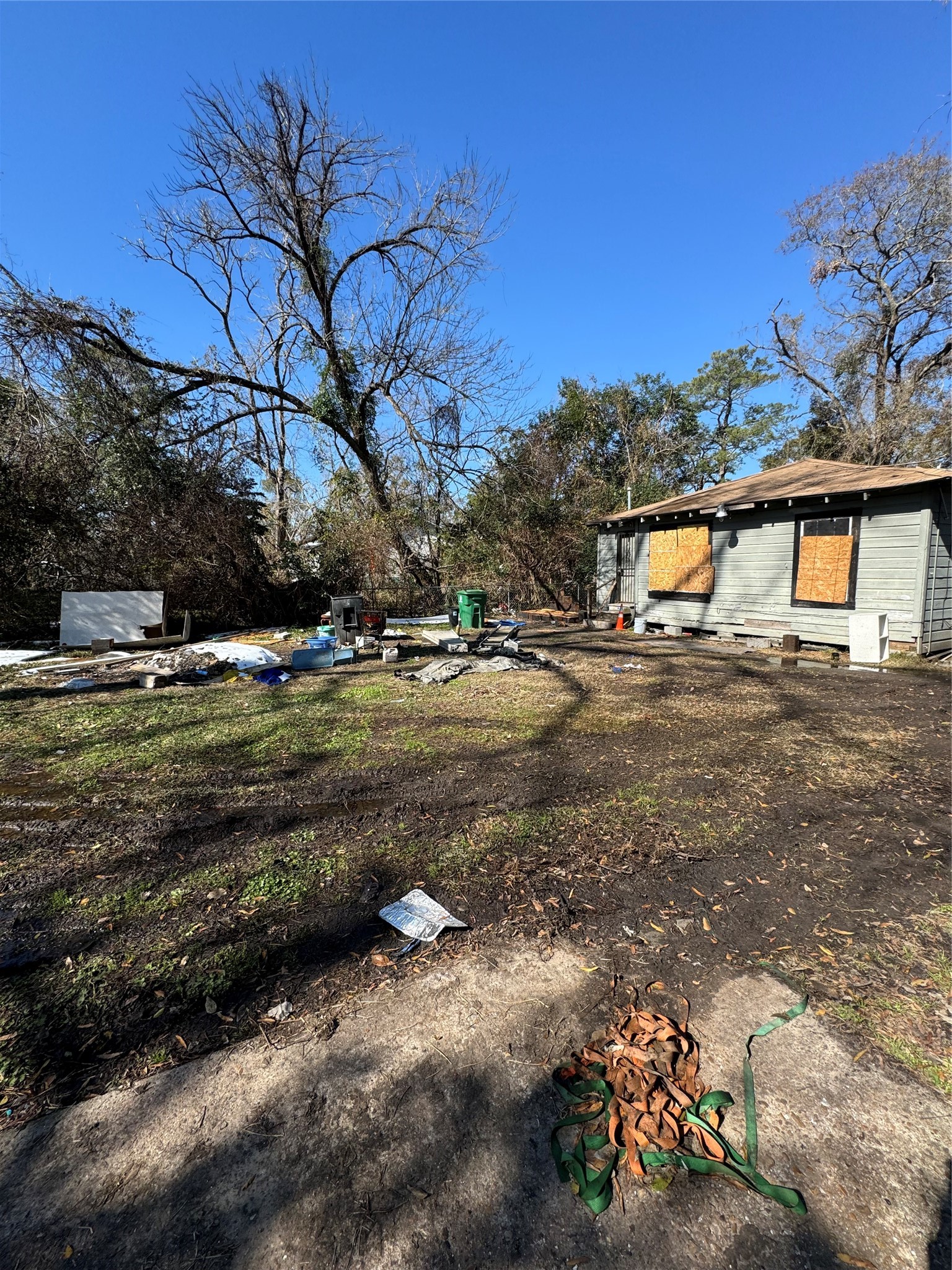 5020 Fitch Street Houston, TX 77016 - Photo 5 of 18 a backyard of a house with lots of green space