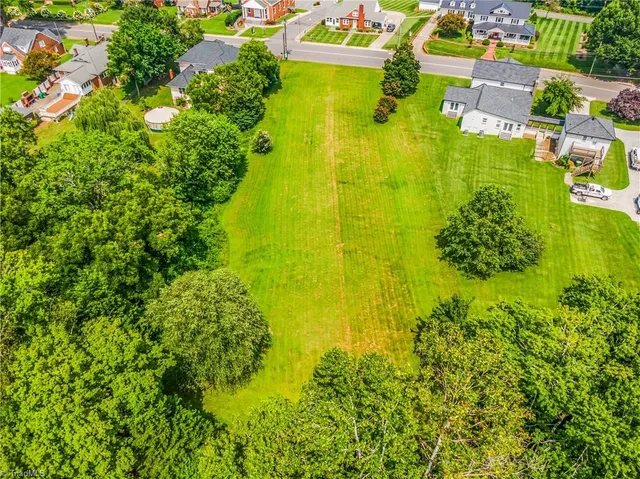 $129,900 | 528 East Main Street, Pilot Mountain, NC 27041