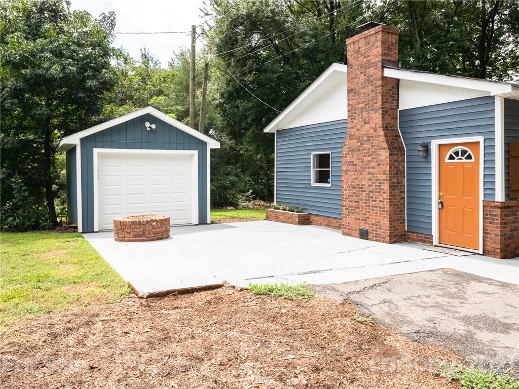5344 Rockwood Road Charlotte, NC 28216 - Photo 28 of 31 a view of a house with backyard and trees