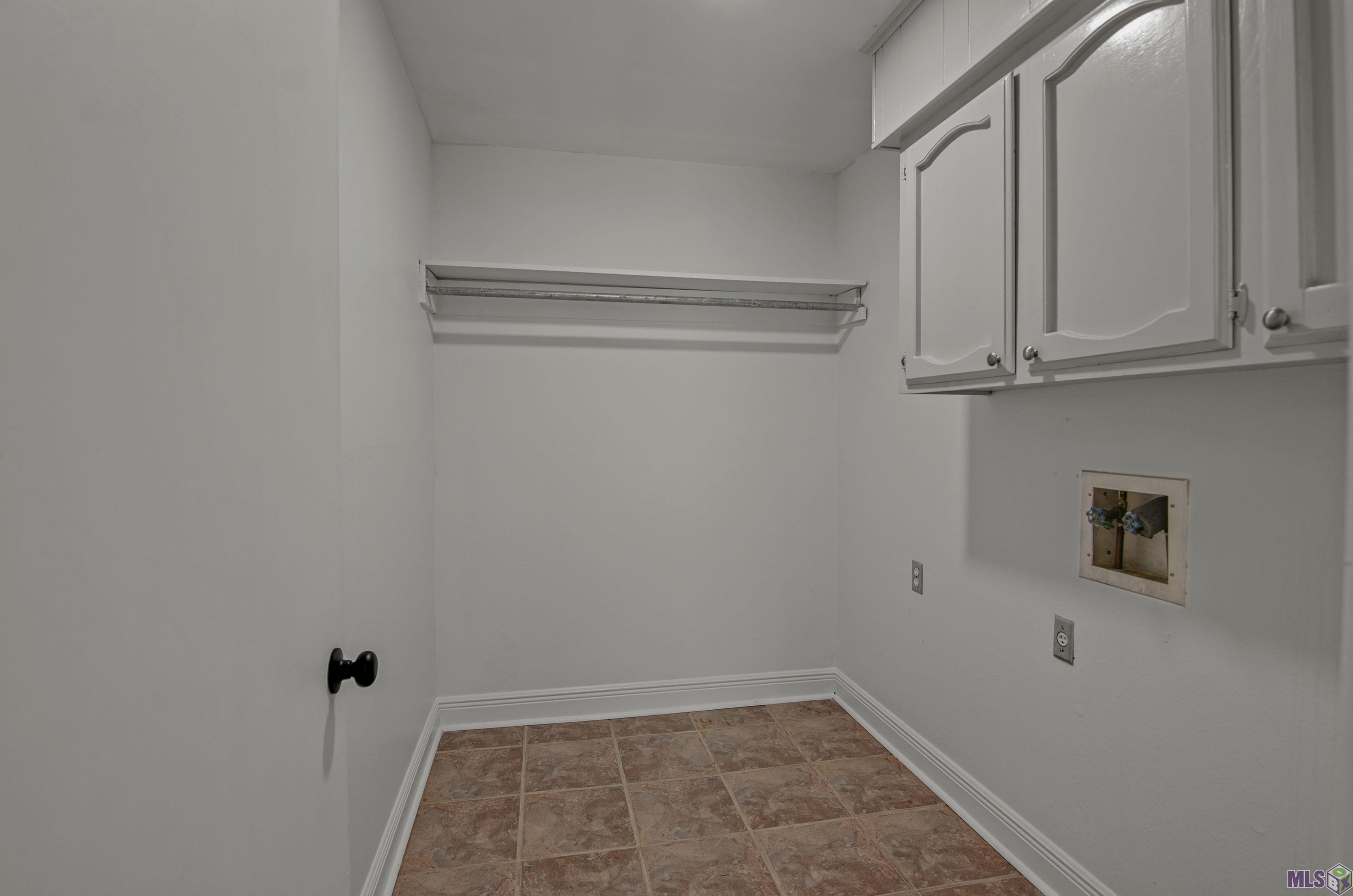 9031 Roundtree Drive Baton Rouge, LA 70818 - Photo 14 of 31 Laundry