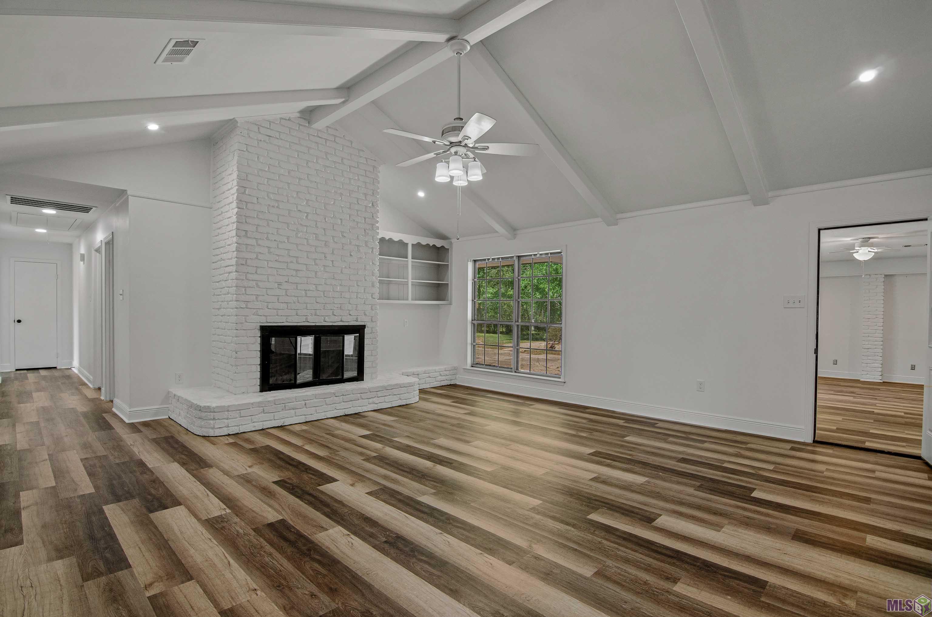 9031 Roundtree Drive Baton Rouge, LA 70818 - Photo 3 of 31 Living Room