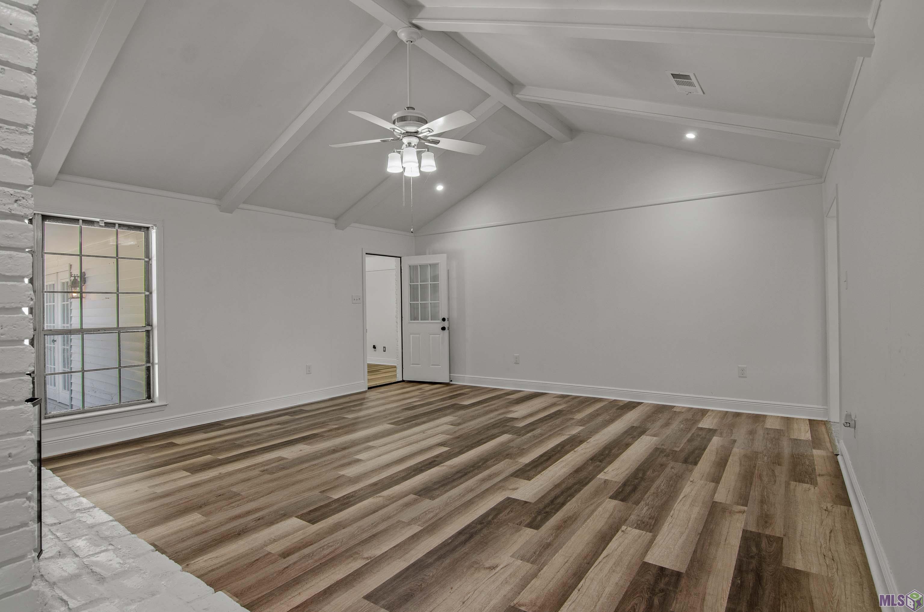 9031 Roundtree Drive Baton Rouge, LA 70818 - Photo 5 of 31 Living Room