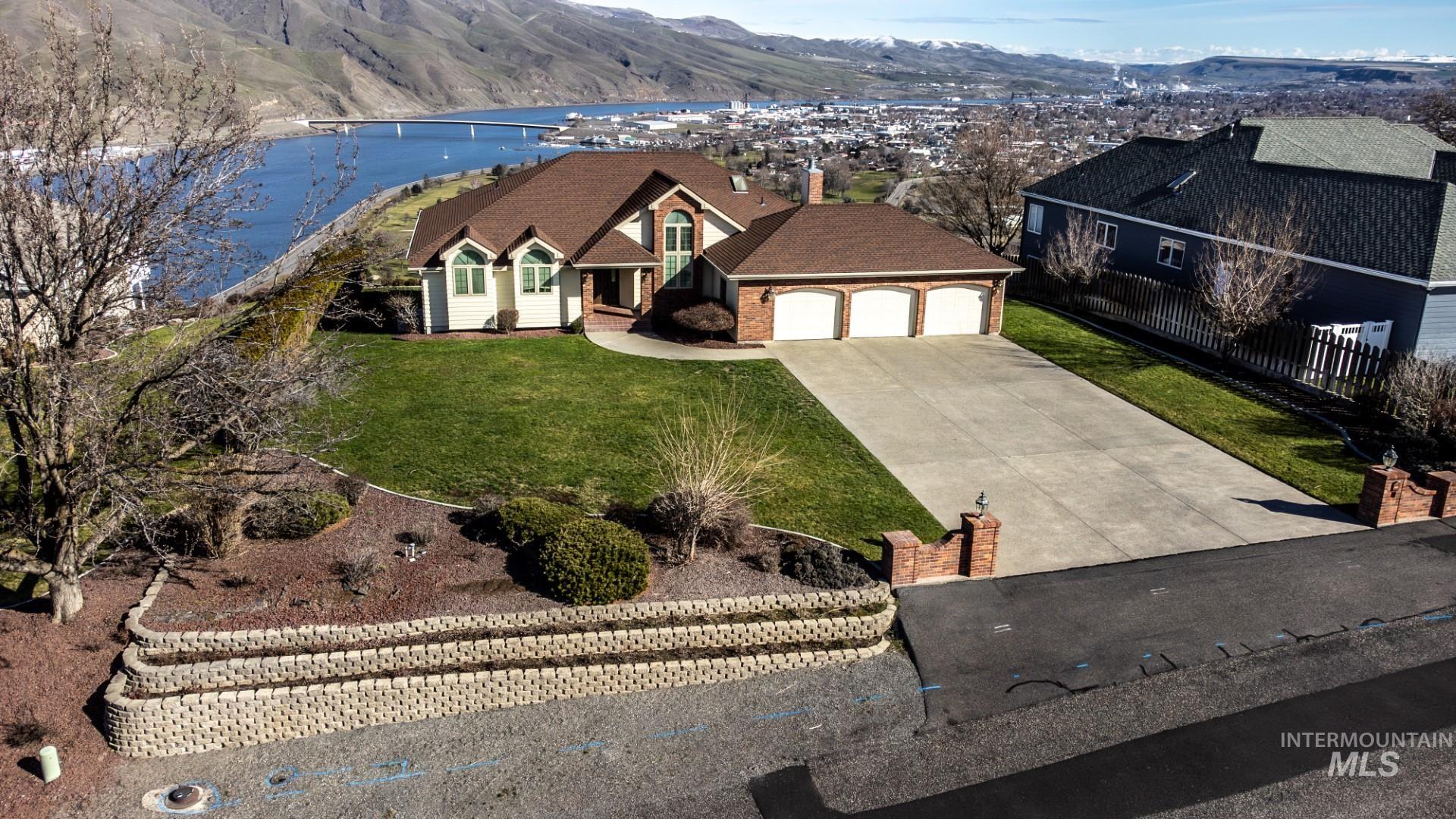 2530 Valleyview Drive Clarkston, WA 99403 - Photo 1 of 37