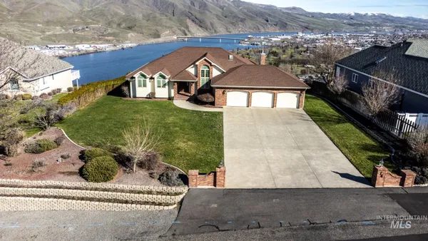 $749,000 | 2530 Valleyview Drive, Clarkston, WA 99403