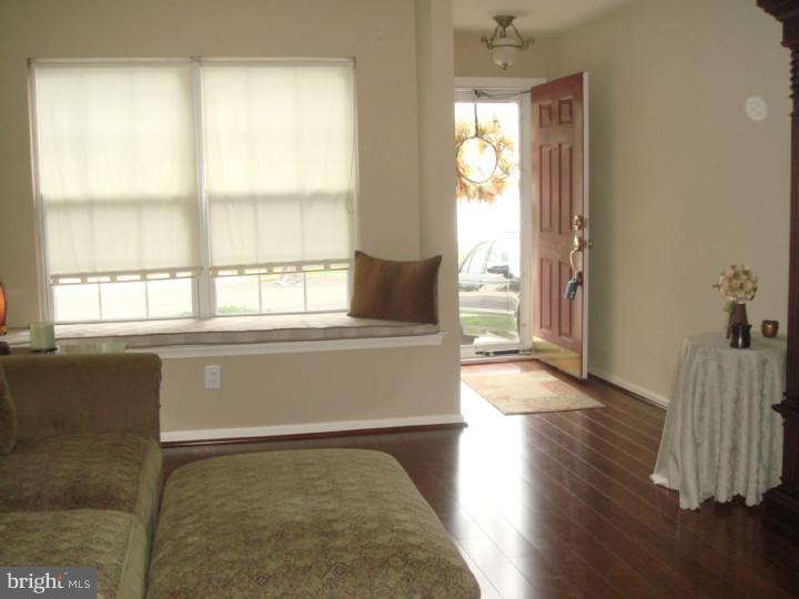 33 Stokes Road Mount Laurel, NJ 08054 - Photo 2 of 19 Living Room