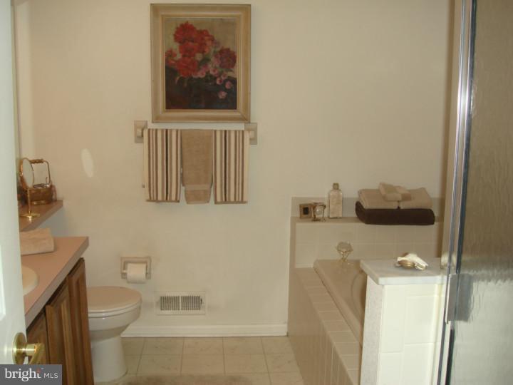 33 Stokes Road Mount Laurel, NJ 08054 - Photo 12 of 19 Bathroom