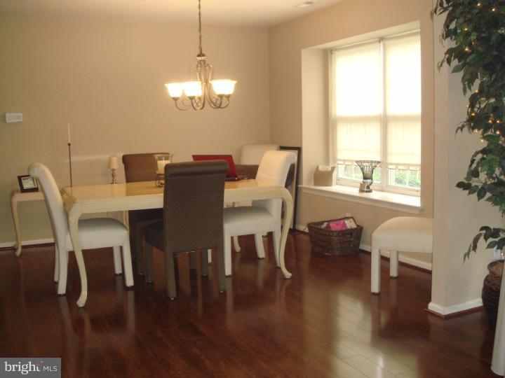 33 Stokes Road Mount Laurel, NJ 08054 - Photo 4 of 19 Dining Room