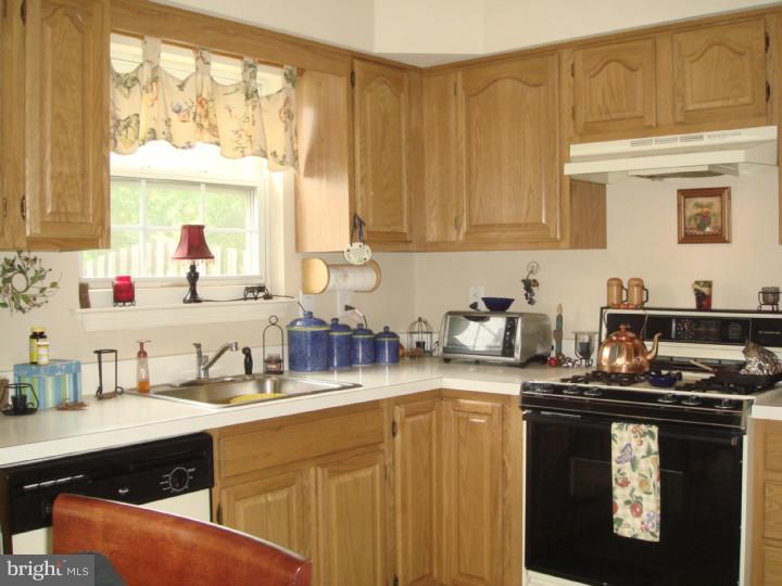 33 Stokes Road Mount Laurel, NJ 08054 - Photo 6 of 19 Kitchen