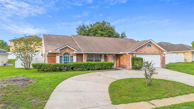 $395,000 | 40 Hollow Pine Drive, DeBary, FL 32713