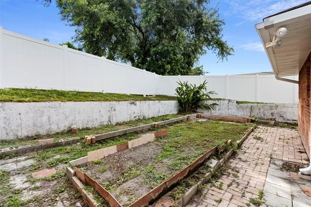 $395,000 | 40 Hollow Pine Drive, DeBary, FL 32713