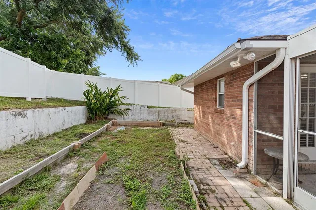 $395,000 | 40 Hollow Pine Drive, DeBary, FL 32713