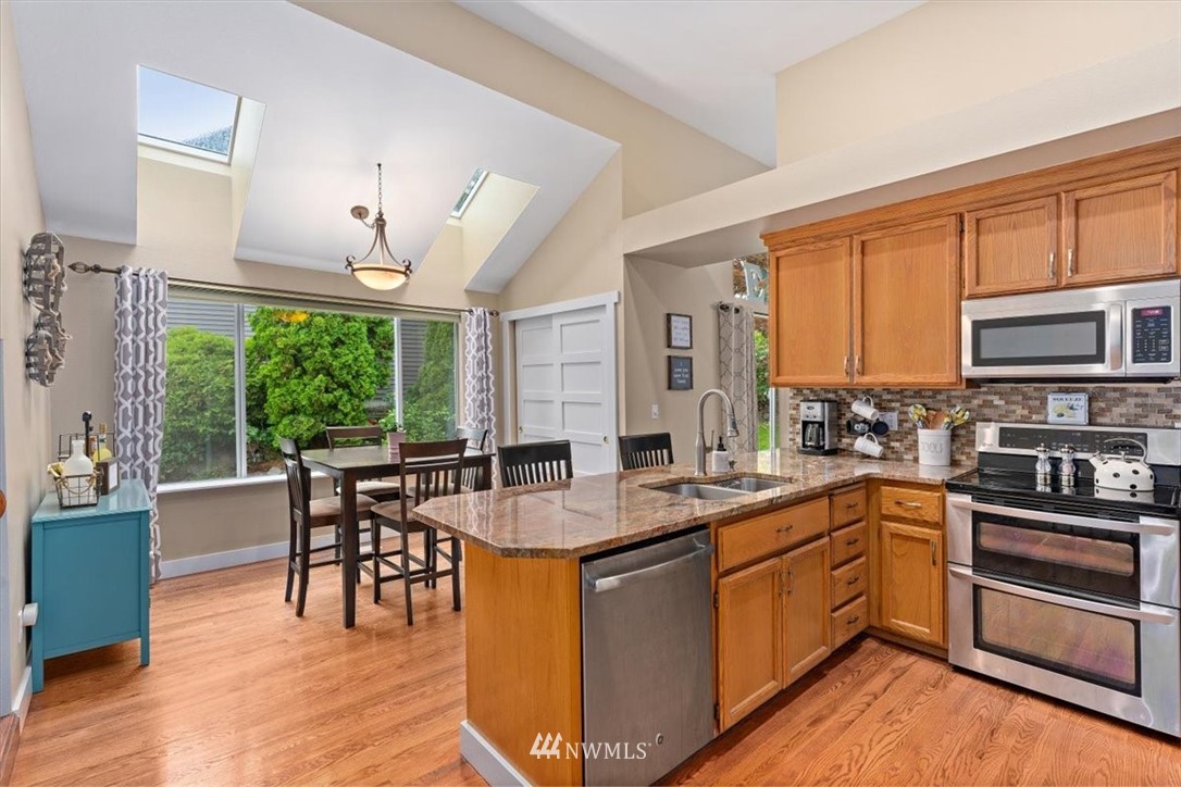 11718 Northeast 166th Court Bothell, WA 98011 - Photo 10 of 30 Gallery Image 10