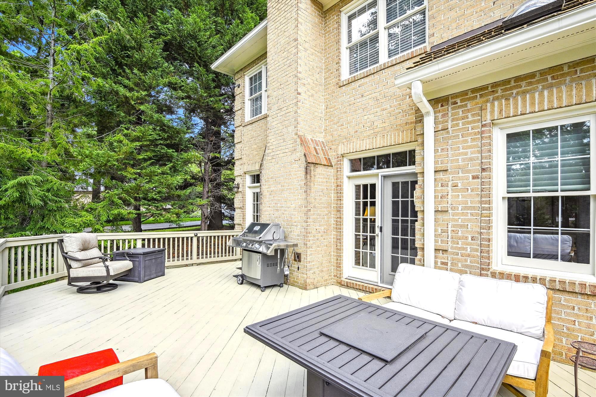 260 South River Landing Road Edgewater, MD 21037 - Photo 30 of 55 Grillmaster's Dining & Lounging Deck