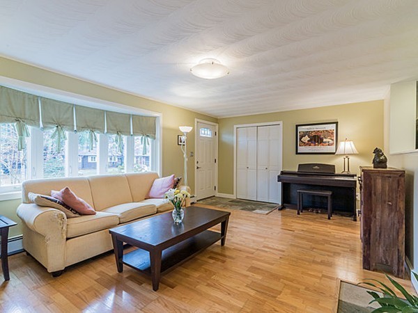 17 Copeland Road Framingham, MA 01701 - Photo 3 of 21 Gallery Image 3