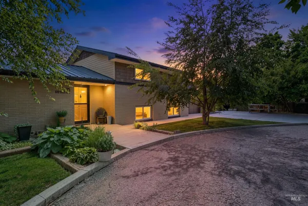 $934,900 | 2175 Karen Drive, Meridian, ID 83646
