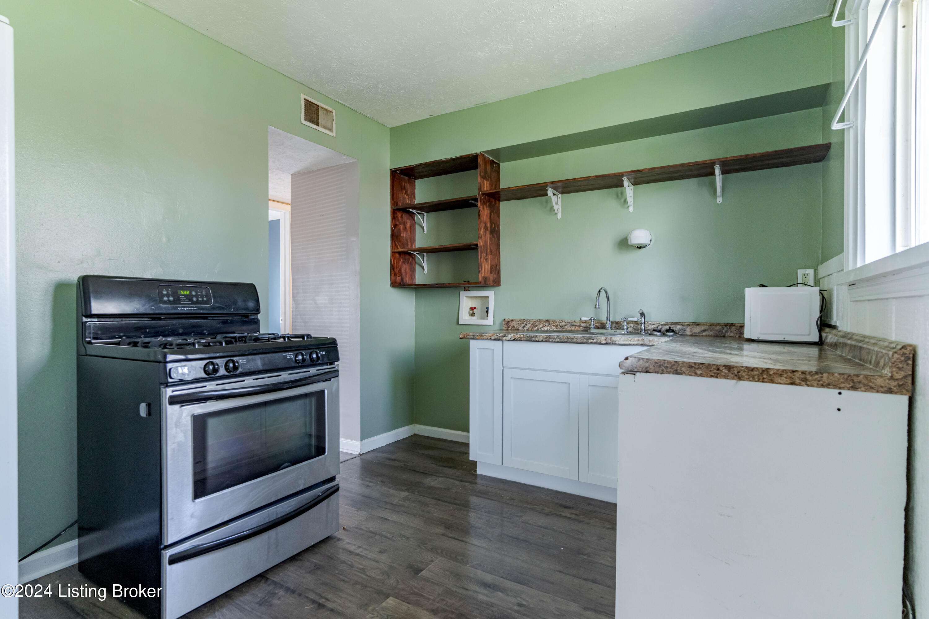 266 Dale Road Louisville, KY 40229 - Photo 14 of 39 DSC08359